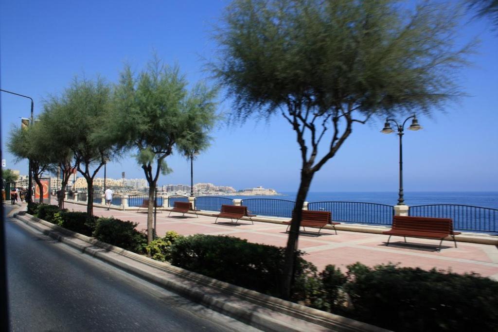 Luxury Apartment With Valletta And Harbour Views Sliema Eksteriør billede