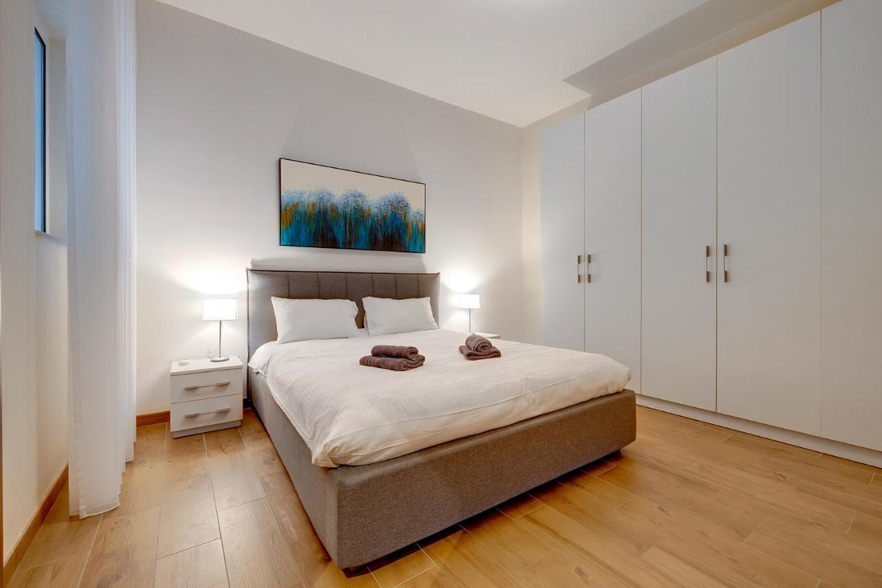 Luxury Apartment With Valletta And Harbour Views Sliema Eksteriør billede